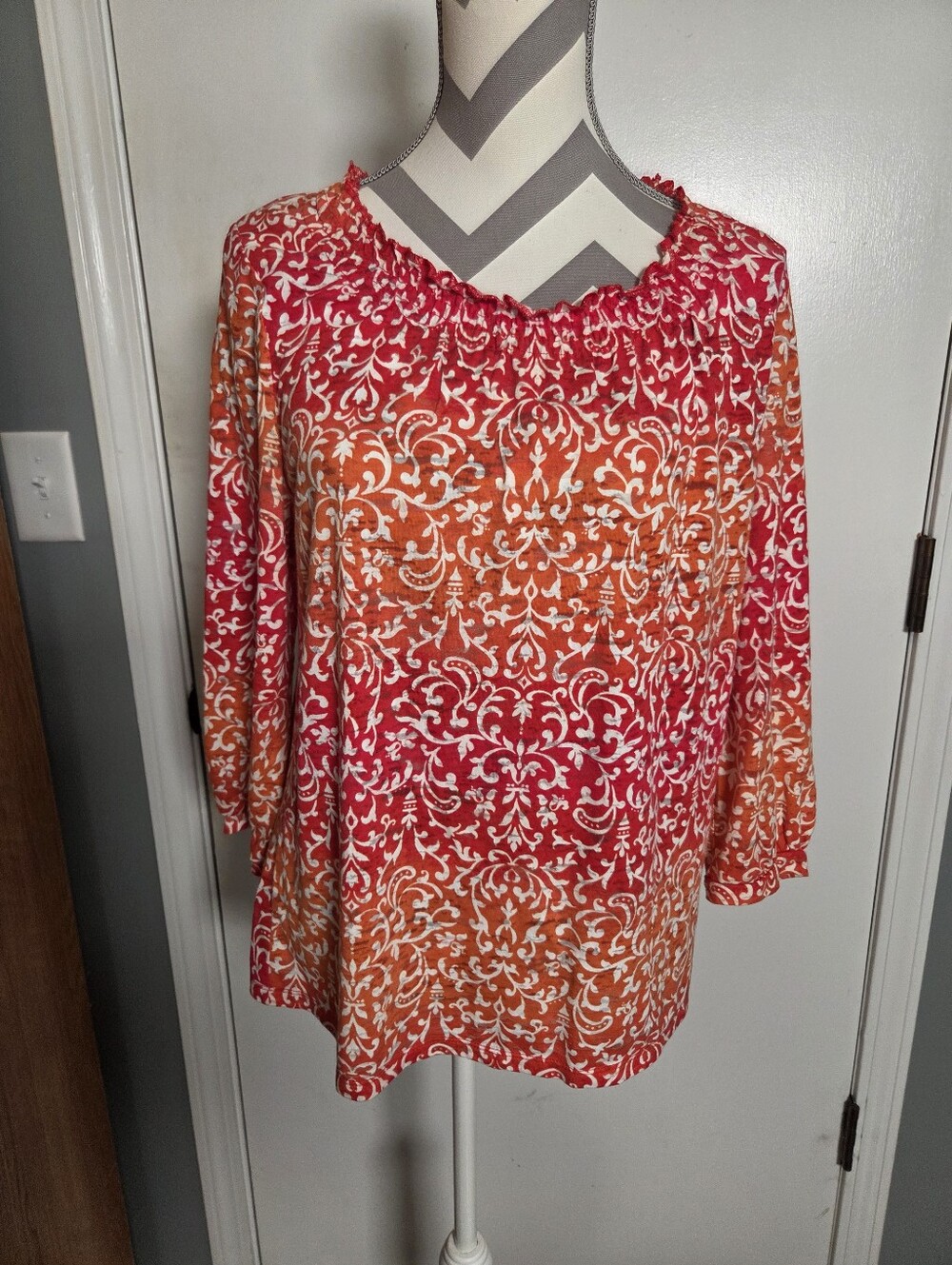 Women's Basic Edition Blouse/T-shirt Light weight shirt round neck size large